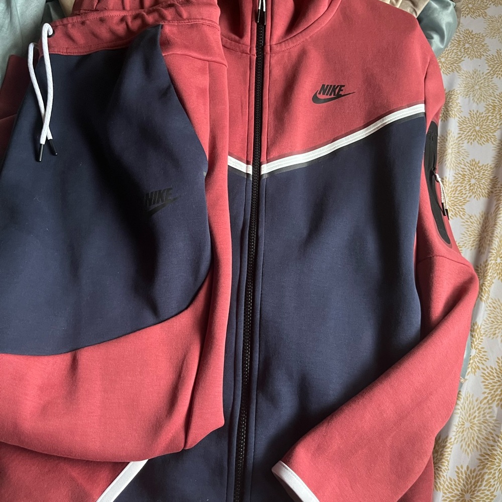 Nike tech set cu4489-661